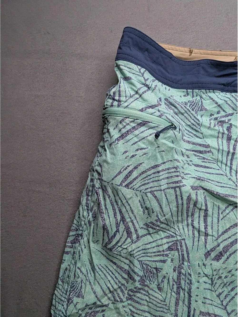 Patagonia Swim Shorts Mens 40 Green Leaf Print Board Shorts Zip Pocket Quick Dry